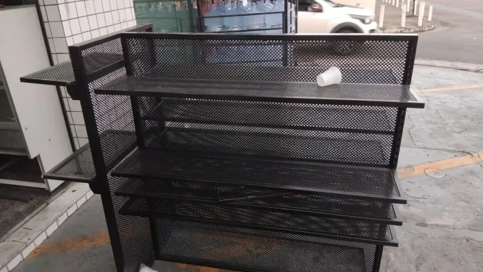 prateleira gondula de mercado ou loja