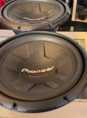2 subwoofers Pioneer cara preta bobina dupla 400 watts rms cada com pico de 1600 watts