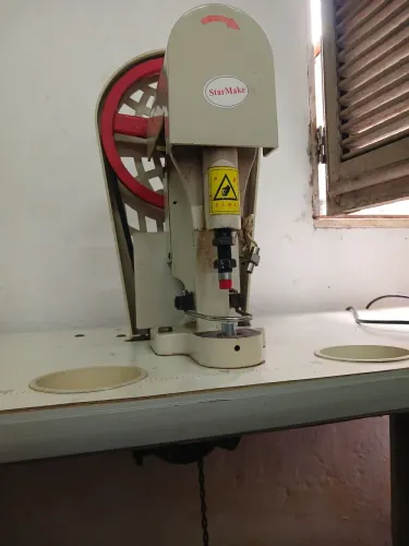 Maquina de botão de ilhós