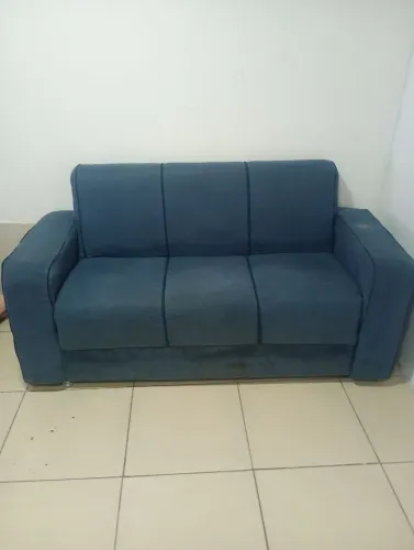 Sofá azul 3 lugares