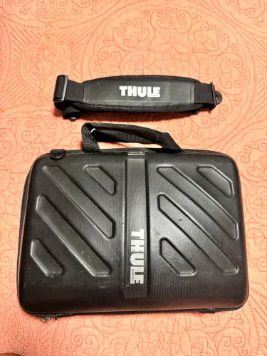 pasta rígida MacBook Thule Gauntlet Attaché de 13 polegadas, para laptops e iPads.