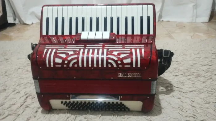 Acordeon Silvio Soprani 80 Baixos 3/5 de voz