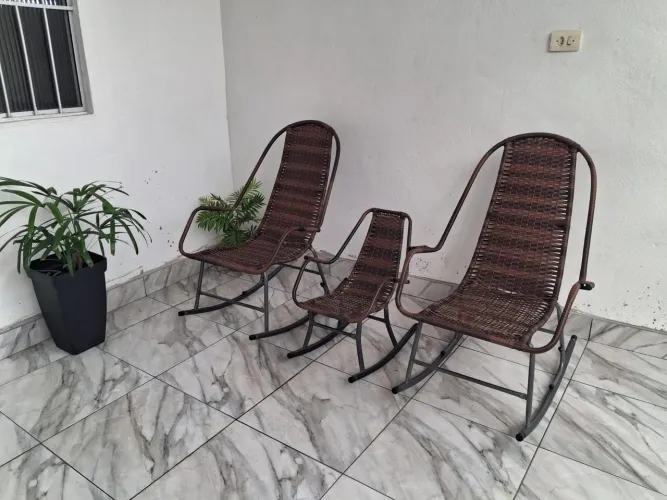Cadeira de balanço vime sintético