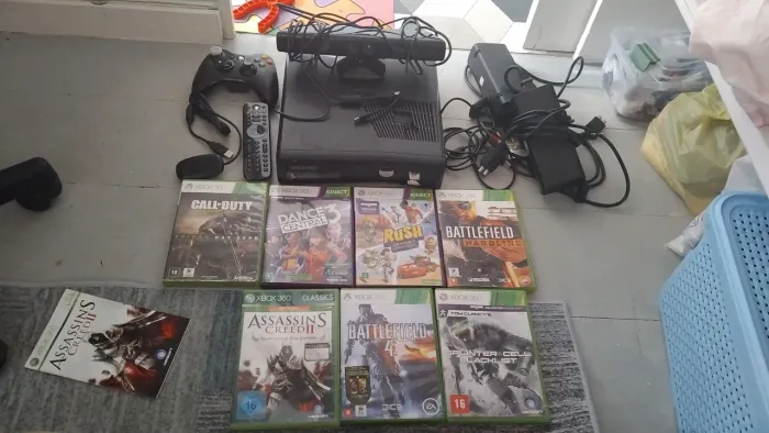 Vende-se xbox completo. Só não está com o HD