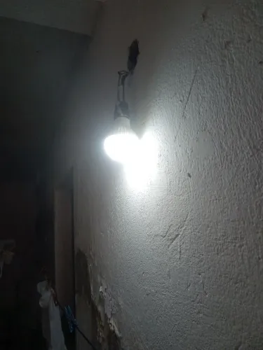 Lâmpada inteligente acende com som de voz ou bater de palmas