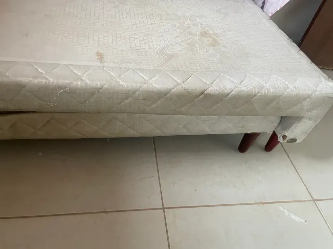 Cama de solteiro 2 em uma