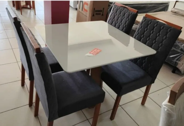Mesa de Jantar com 4 Cadeiras 90x90 Nova | Promoção