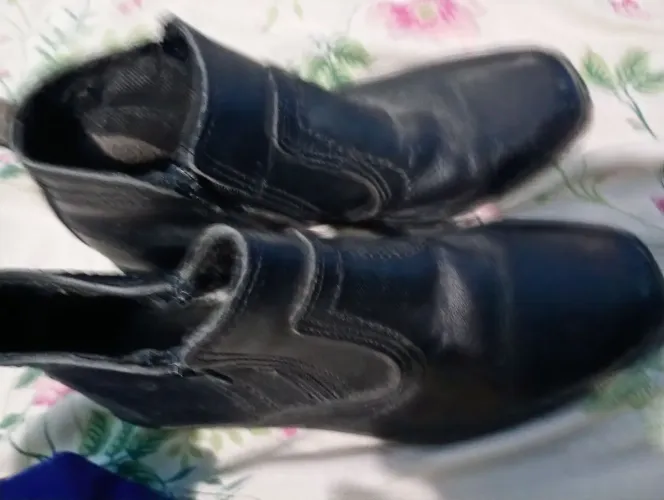 1 bota masculina usada 1 vez