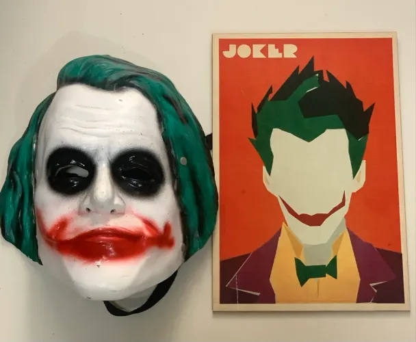 Máscara em resina + quadro Coringa