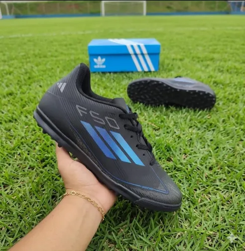 Chuteira Society Nike e Adidas 
