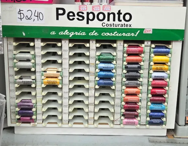 Expositor de linha de costura