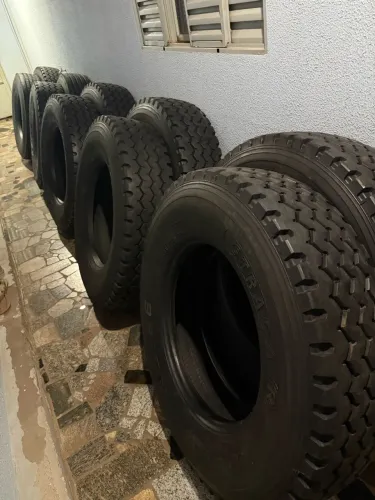 Pneu 295 Strada linha R misto - semi novo