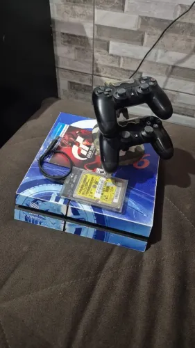 PS4 1 TB 2 CONTROLES COM JOGOS