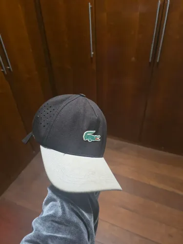 Boné Lacoste ORIGINAL (usado poucas vezes)