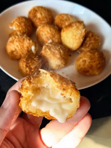 Pão de queijo de MG fresquinho