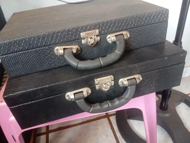 Vendo 2 maletas (porta óculos e porta semijoias)