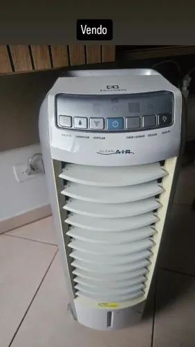 Vendo climatizador quente e frio Electrolux 