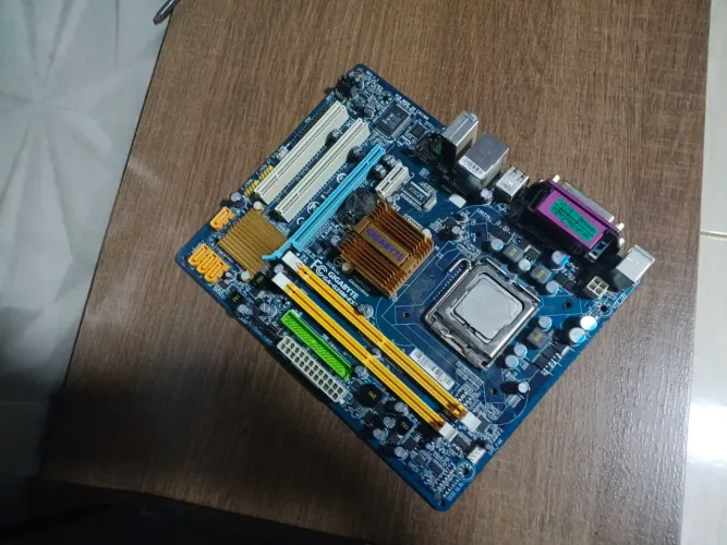 Placa mãe usada, funcionado