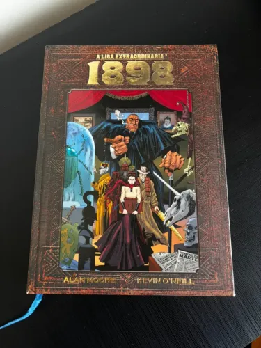 Livro A Liga Extraordinária: 1898 de Alan Moore e Kevin O'Neill