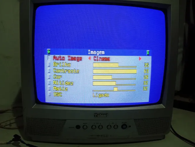 Tv de tubo funcionando