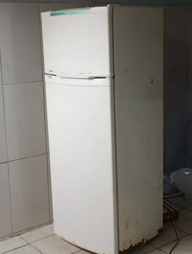 VENDO TANQUINHO E GELADEIRA