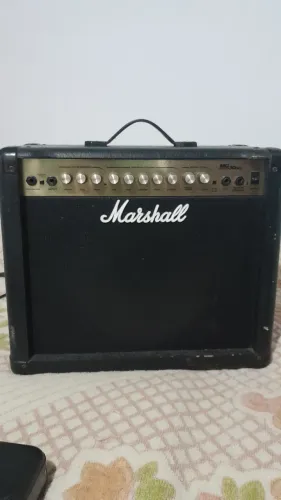 Amplificador guitarra Marshall MG Series 30DFX