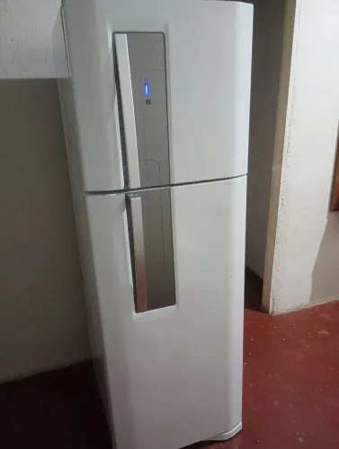Vendo geladeira Electrolux funcionando perfeitamente