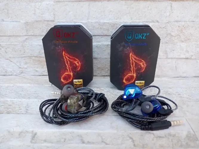Fone de Ouvido Qkz Ak6 com Fio Microfone e Caixinha