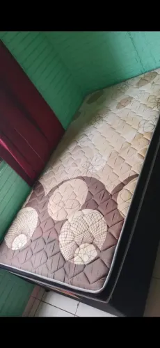 vendo duas camas de solteiro,uma box e uma de angelim