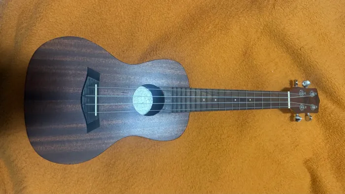 Ukulele Tagima 23K