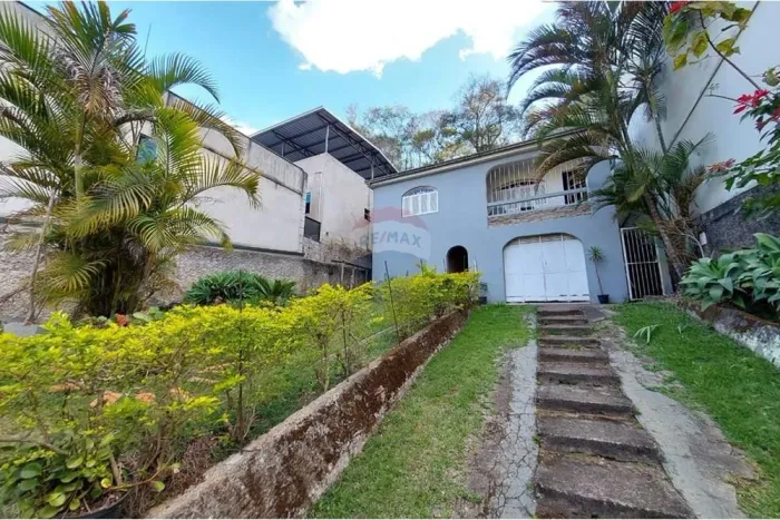 Casa Completa em São Pedro com Espaço Gourmet, Forno a Lenha e 3 Vagas!
