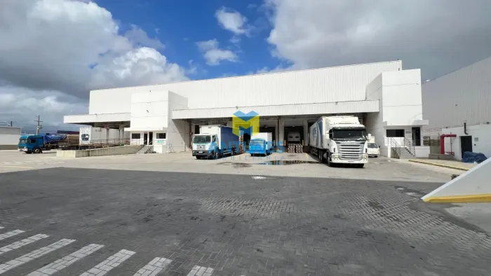 Alugue galpão em Condomínio 2.054m², em Prazeres. Com 04 docas, BR-101