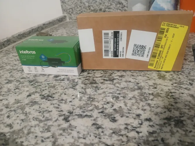 Produto novo câmera intelbras e 3 cartão de memória 32gb