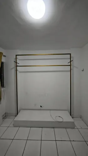 Cabideiro de metal - guarda roupas
