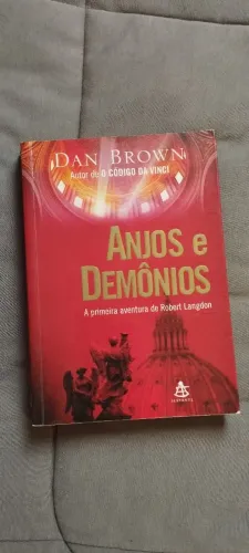 Livro Anjos e Demônios, de Dan Brown