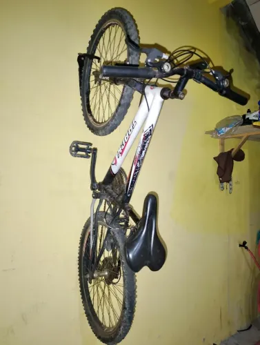 Bicicleta aro 24, semi nova, chama ZAP * campo grande rj aceito cartão