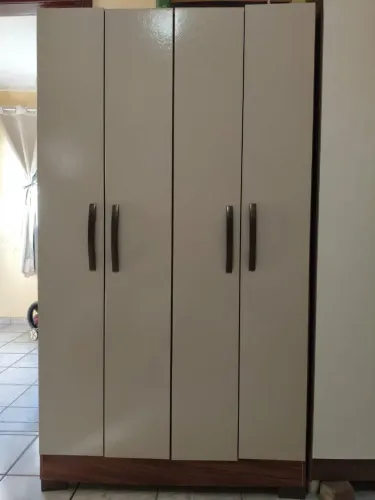 Vendo Guarda Roupa de Solteiro