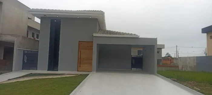 Casa de condomínio térrea para aluguel tem 200 metros quadrados com 3 quartos