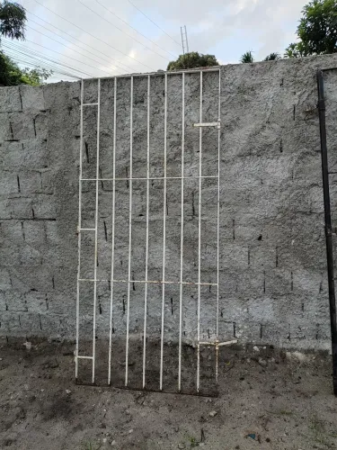 Grade de proteção para porta