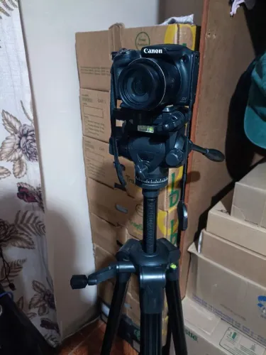 Vendo Câmera Canon + tripé 1,80m