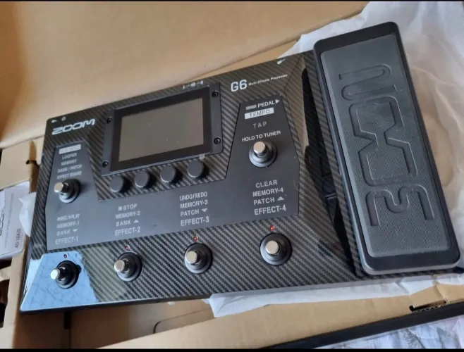 Pedaleira Zoom g6 com caixa