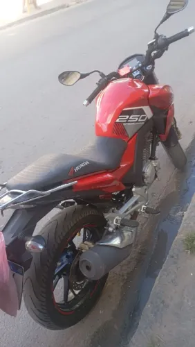 Moto Honda cb 250f Twister