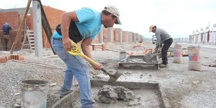 VAGA AJUDANTE OU SERVENTE PEDREIRO RONDONOPOLIS