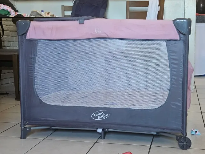 Berço portátil feminino rosa
