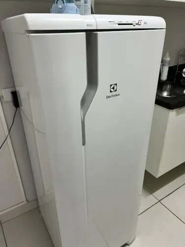 Geladeira Electrolux 240L degelo prático cycle defrost branco
