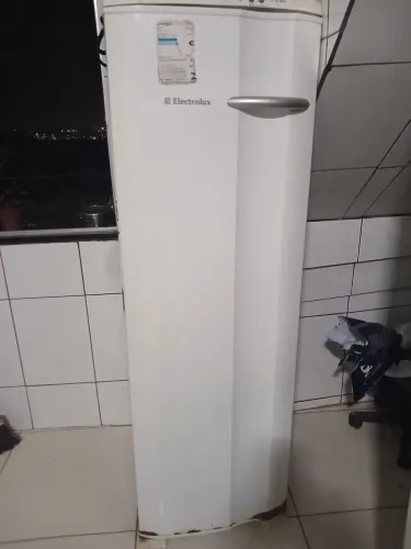 Vendo freezer com defeito c/motor novo