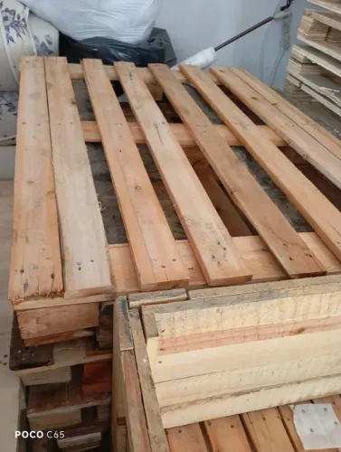 Paletes similares ao PBR medidas 1.20mt por 1mt é 1.30mt por 1mt.