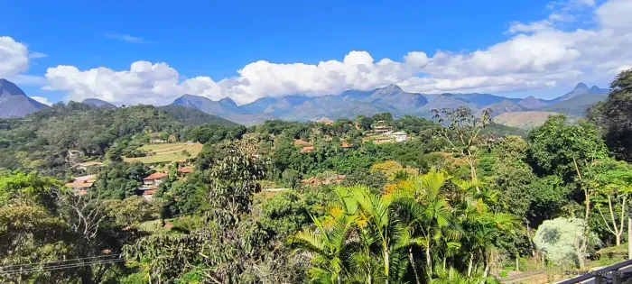 Casa com 230 m2 com 4 quartos em Itaipava -visual espetacular Petrópolis - RJ
