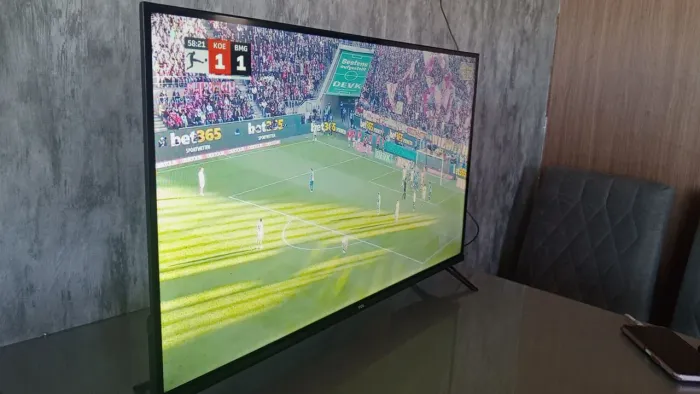TV Smart 32" C/ MENOS DE UM ANO DE USO !!USO !!!