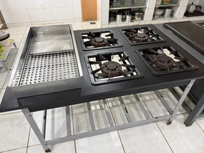 Fogão industrial 4 bocas e banho Maria
